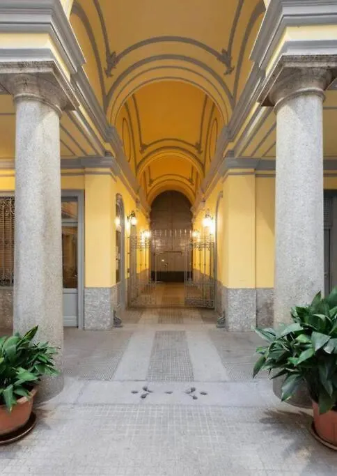 Royal Suite In Milan Apartment
